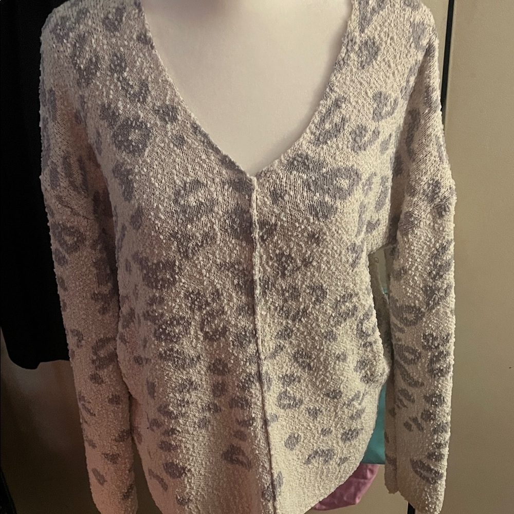 Knox Rose Cream and Gray Patterned Cardigan